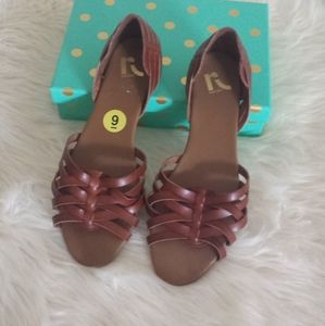 Report woven brown sandals